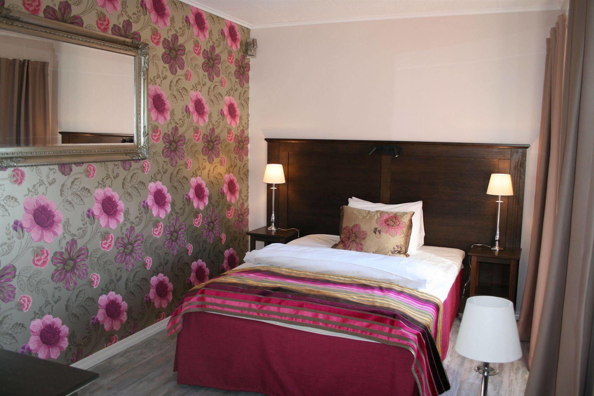 Home Hotel Park Халден Экстерьер фото