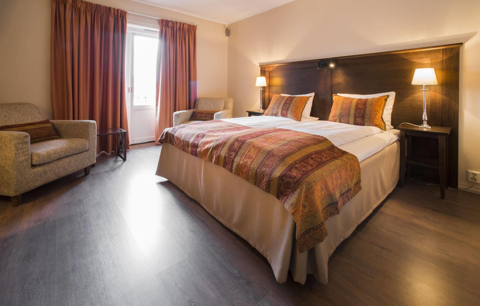 Home Hotel Park Халден Экстерьер фото